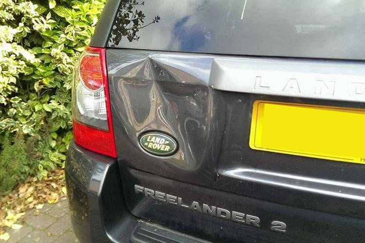 land rover freelander with dent